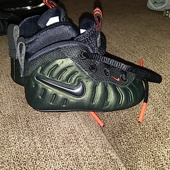 hunter green foamposites